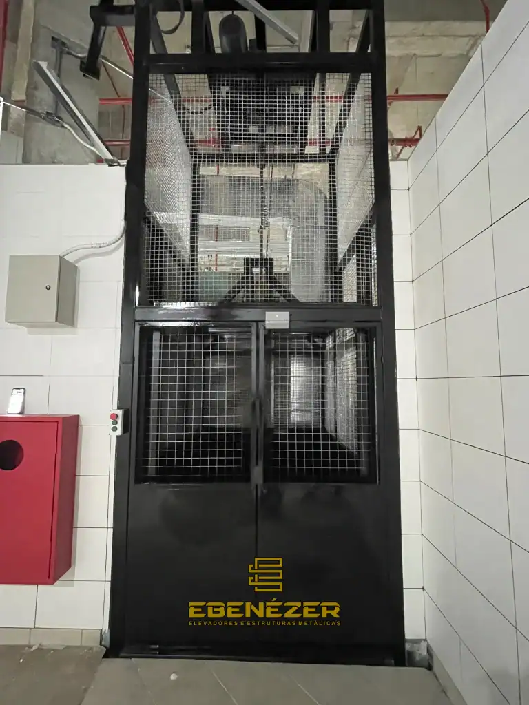 Equipamento resistente para uso intenso em galpões e armazéns